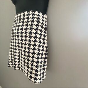 Size Small LOFT Black and White Houndstooth A-Line Skirt